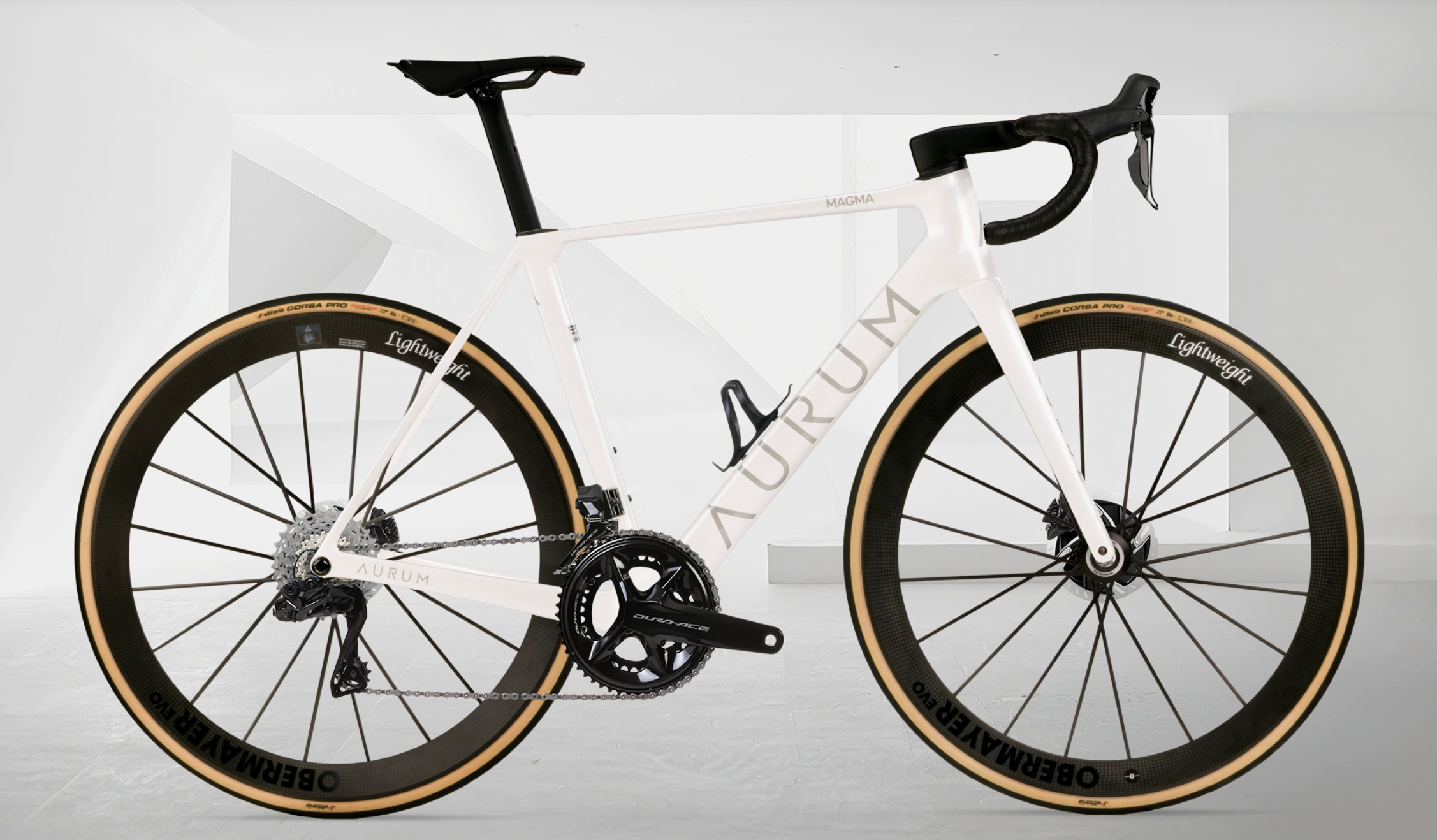 AURUM MAGMA aero landeveissykkel i karbon med Shimano Dura-Ace Di2 og Lightweight Obermayer karbonhjul, sideprofil