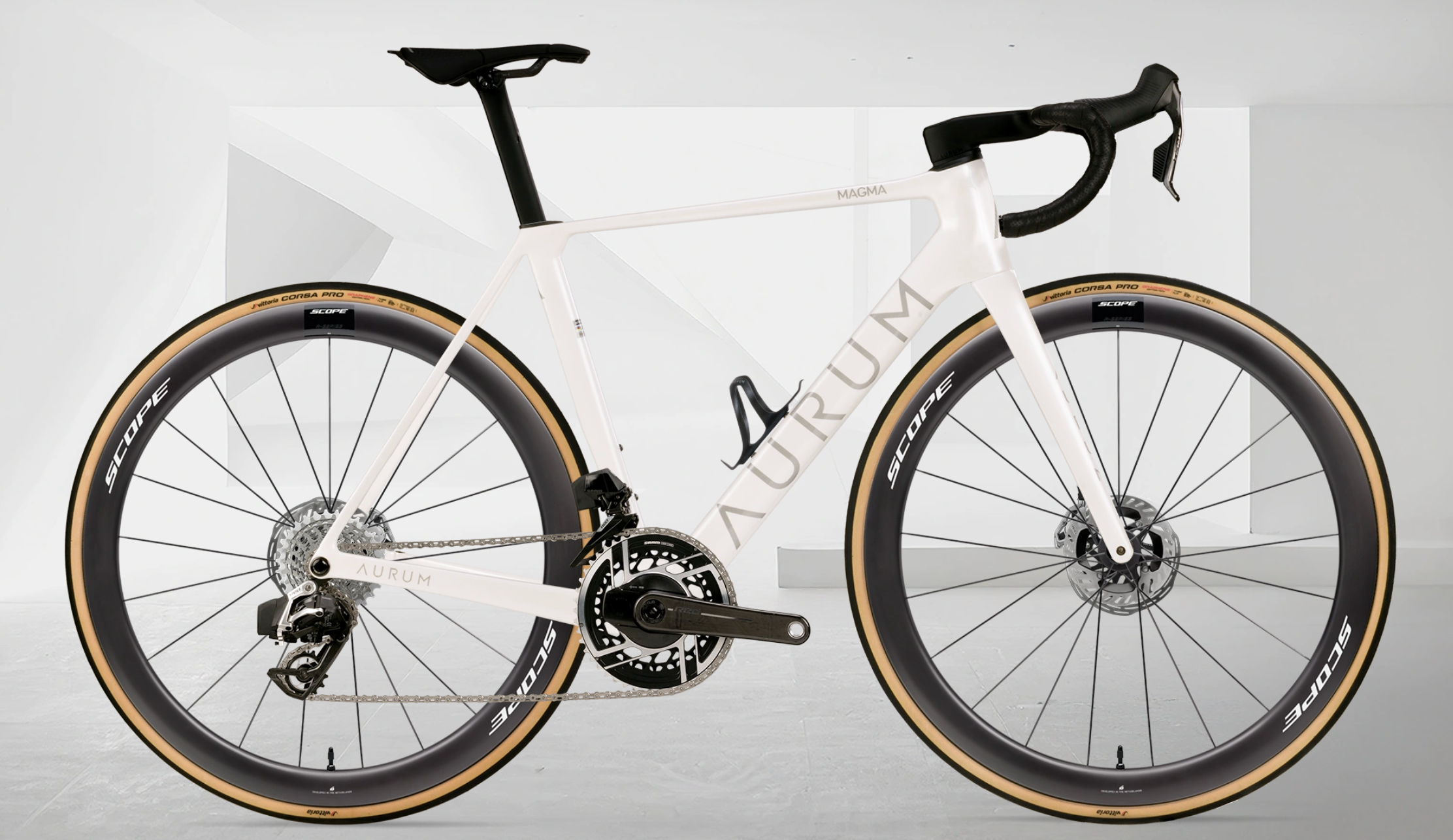 AURUM MAGMA aero landeveissykkel i karbon med SRAM RED AXS E1 og Scope R-Series 4 hjul – levert i Norge