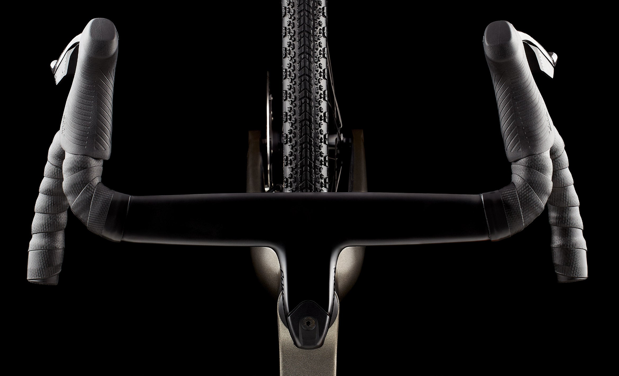 MMR SIMUN 00 – SRAM Red AXS E1 | ZIPP 303 S XPLR Karbon Grussykkel