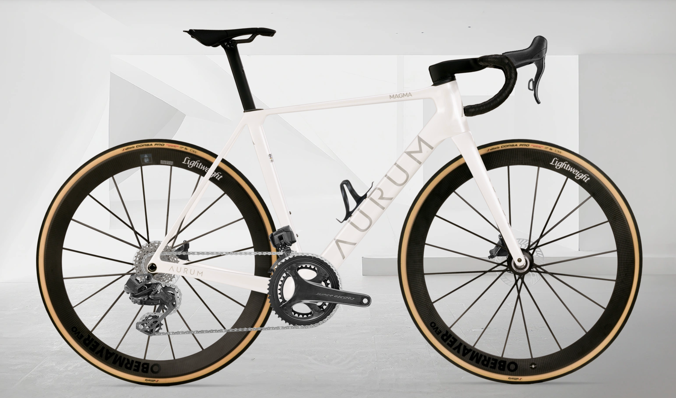 AURUM MAGMA aero landeveissykkel i karbon med Campagnolo Super Record Wireless og Lightweight Obermayer karbonhjul, sideprofil