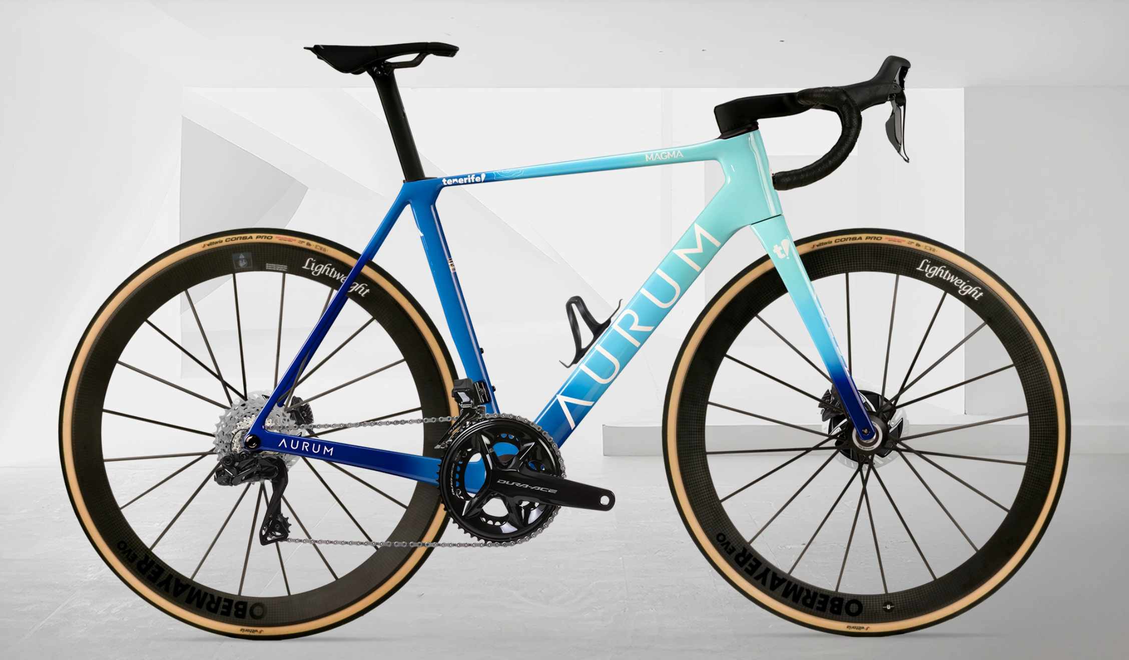 AURUM MAGMA aero landeveissykkel i karbon med Shimano Dura-Ace Di2 og Lightweight Obermayer karbonhjul, sideprofil